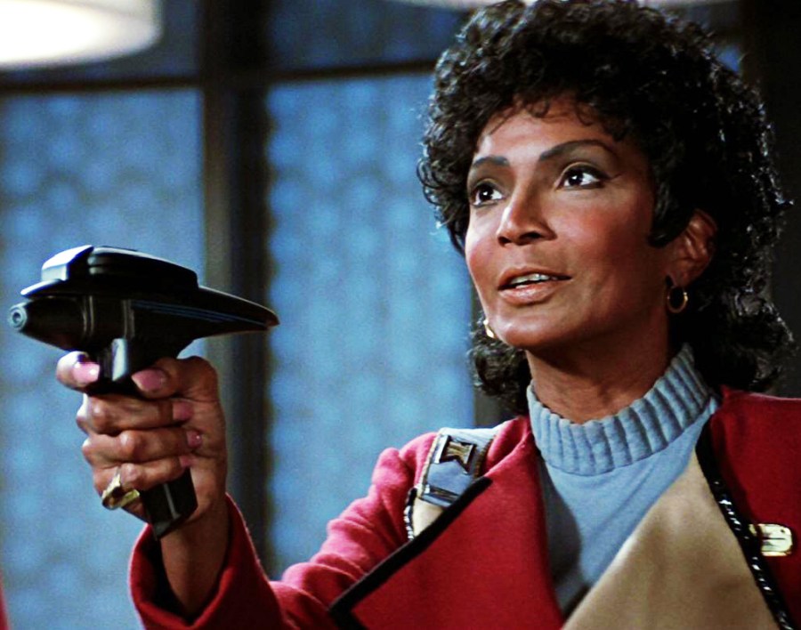 uhura-takes-aim